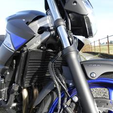 Yamaha XJ6 N ABS Race Blu