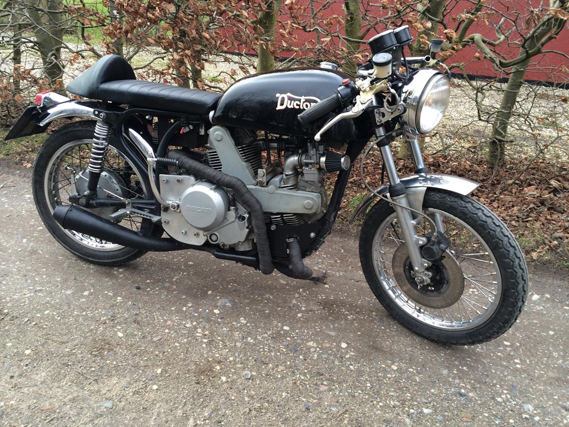 Norton Ducton 800 billede 1