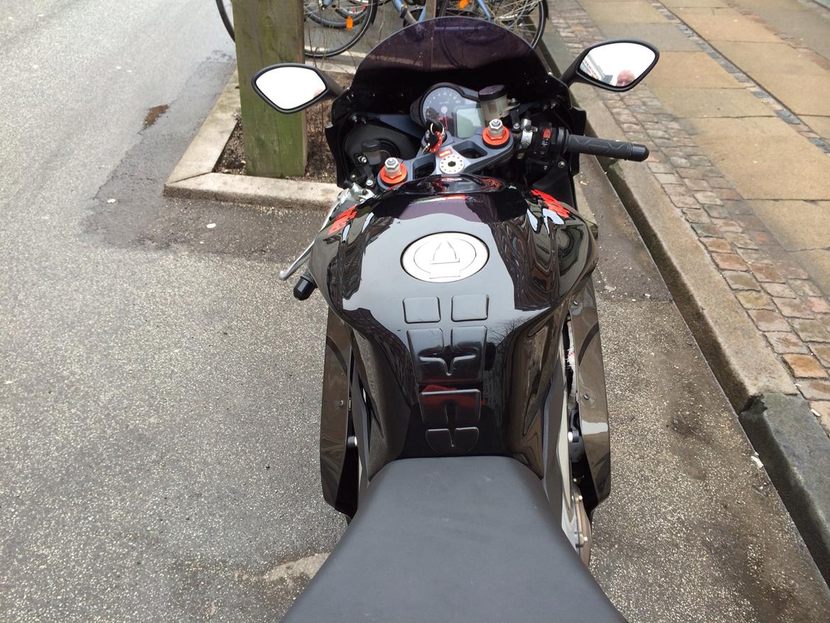 Aprilia Rsv 1000 R billede 9