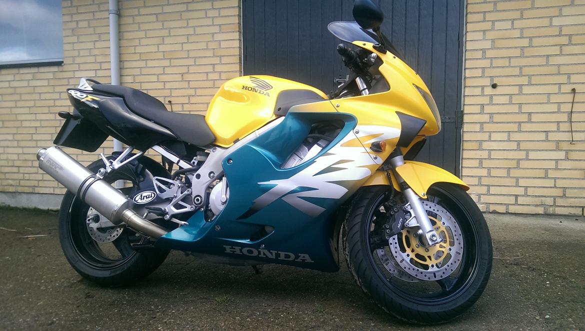 Honda CBR 600 F4 billede 1