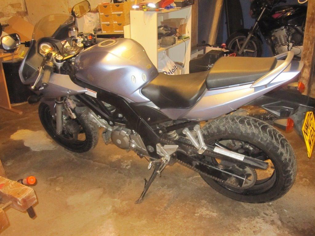 Suzuki SV 650 S K6 - Trillet inden for, klar til at blive kigget nærmere på. billede 15