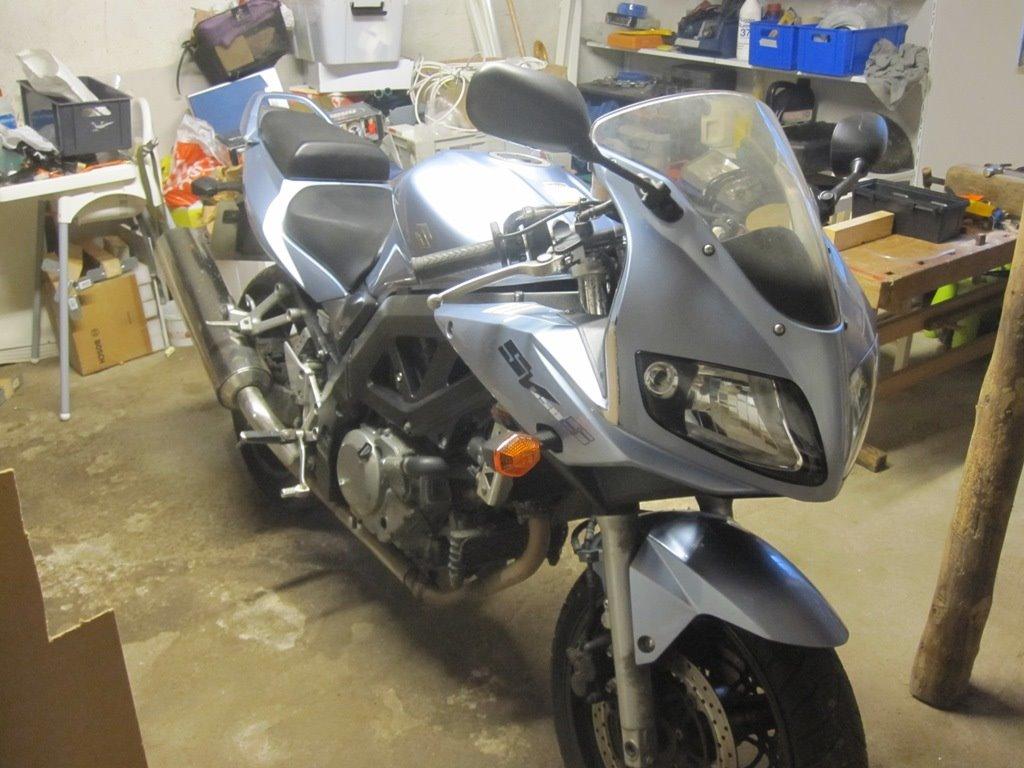 Suzuki SV 650 S K6 - Trillet inden for, klar til at blive kigget nærmere på. billede 13