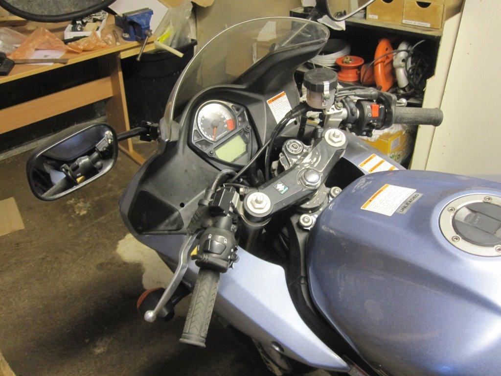 Suzuki SV 650 S K6 - Cockpittet og håndtag med varme. billede 17