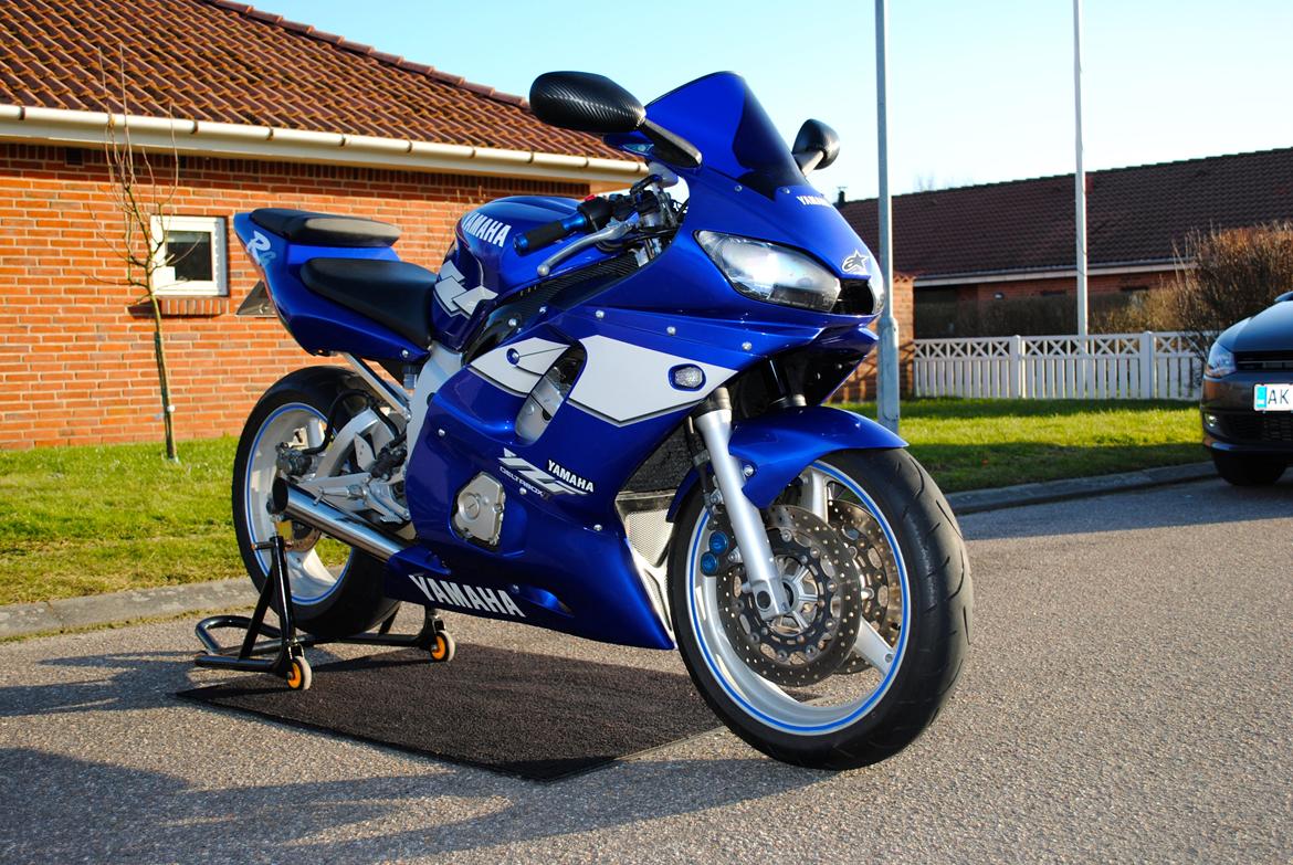 Yamaha R6 billede 2