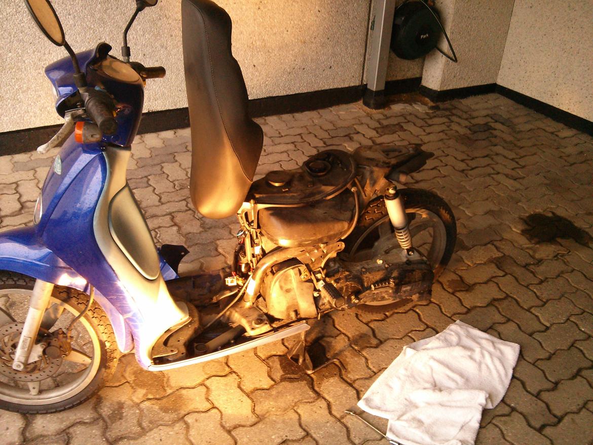 Aprilia Scarabeo 100cc 2-t *Solgt* billede 8