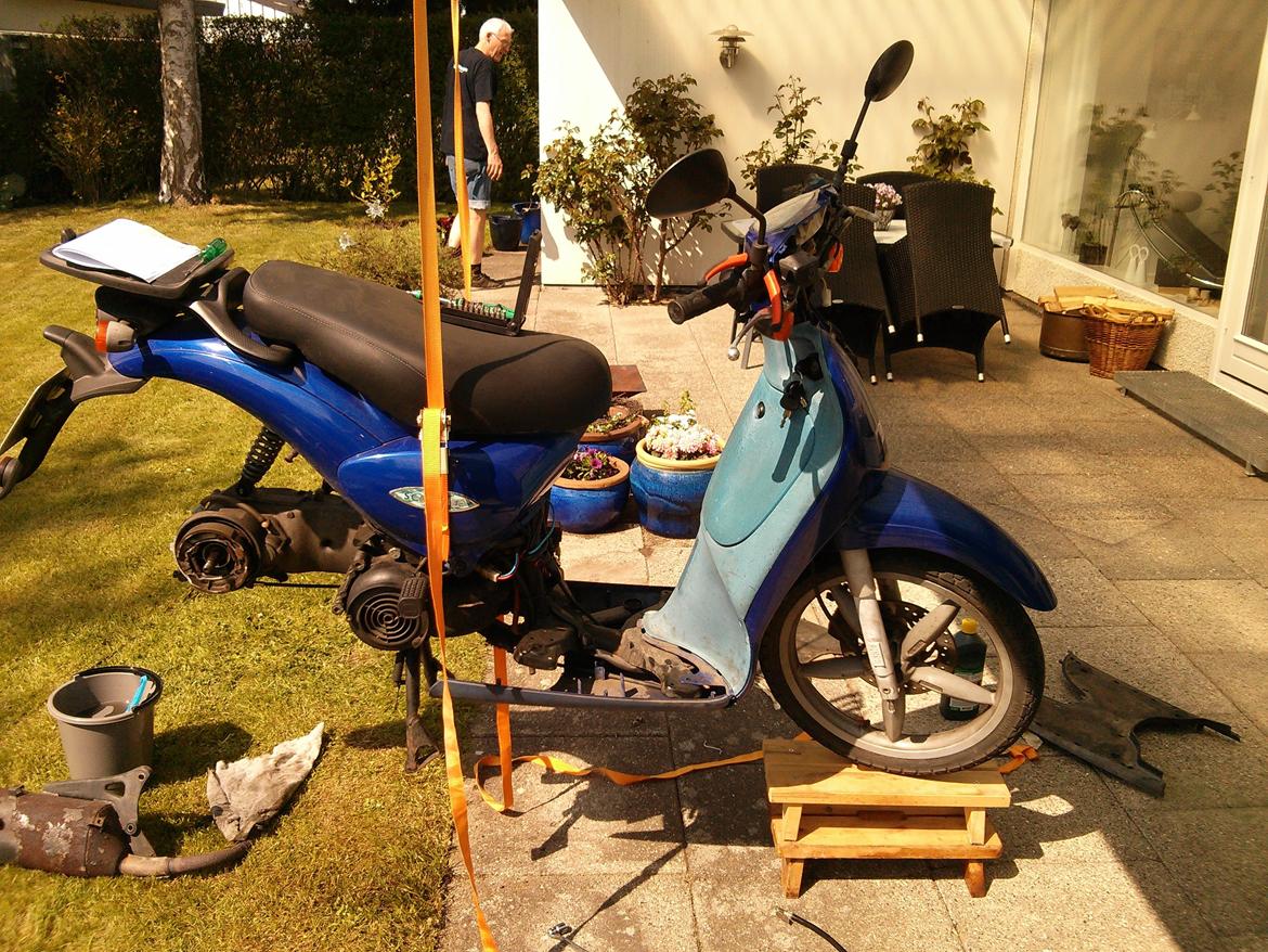 Aprilia Scarabeo 100cc 2-t *Solgt* billede 13