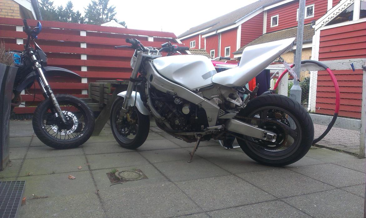 Yamaha FZR 1000 - R6 Bagende sad på da jeg købte den billede 15