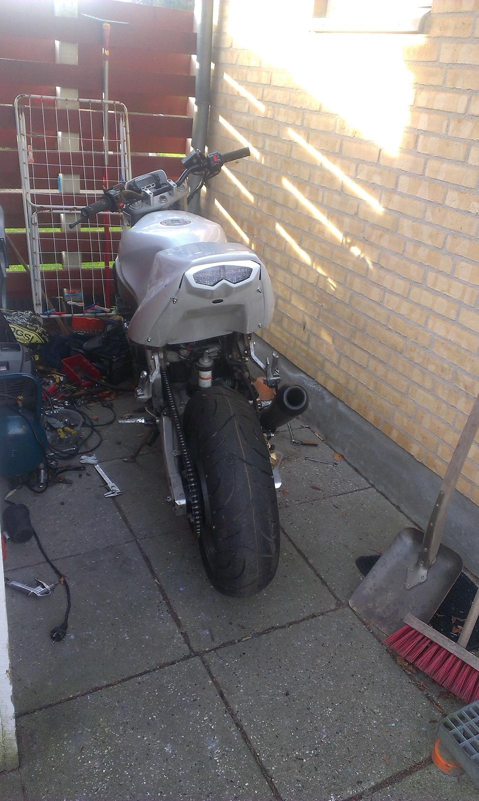 Yamaha FZR 1000 - R6 Bagende sad på da jeg købte den billede 16