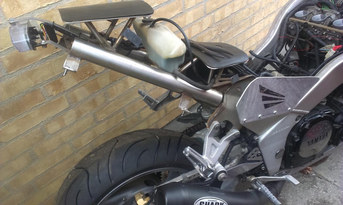 Yamaha FZR 1000 - R6 Bagende sad på da jeg købte den (Bagstellet var pisse tungt) billede 17