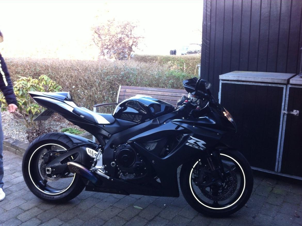 Suzuki GSXR750 K7 billede 1