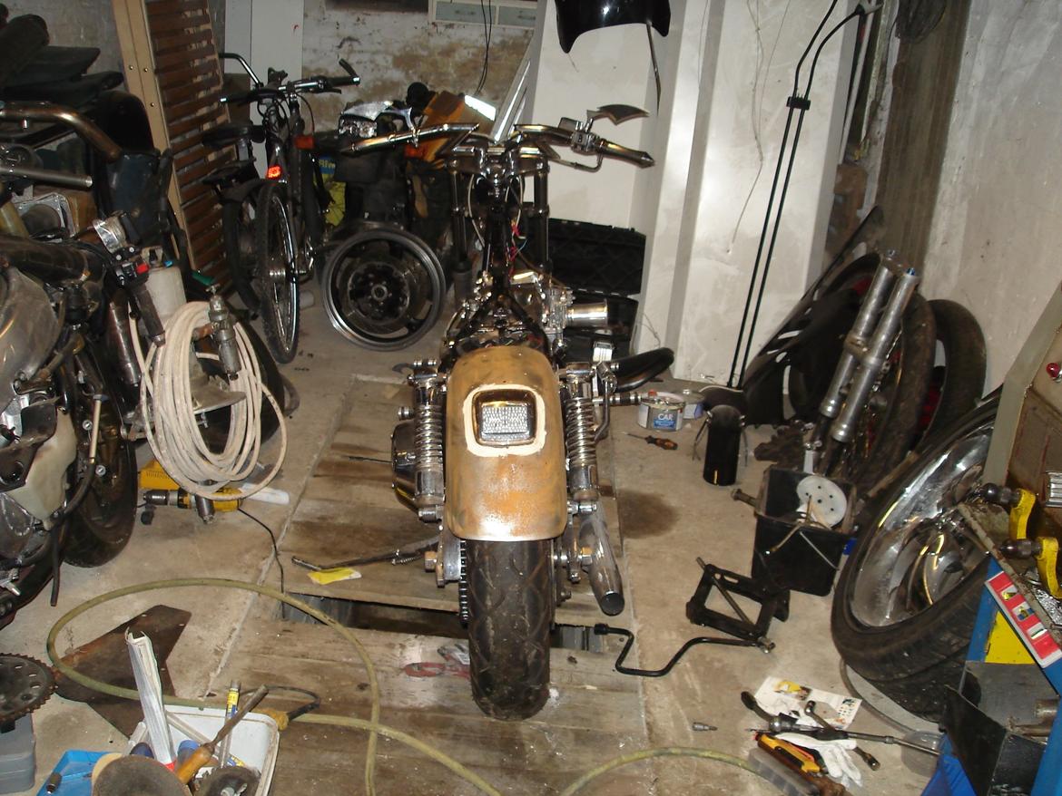 Harley Davidson Shovelhead - Bredere bagskærm og diode-lygte fra en v-rod.... billede 8