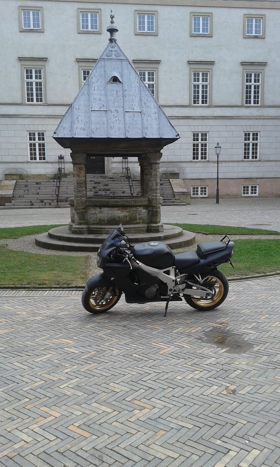 Honda CBR 900 RR Fireblade SC28 billede 2