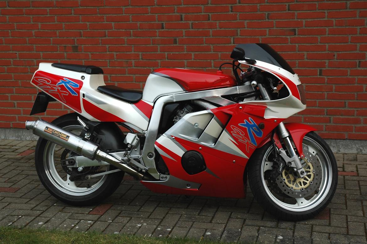 Suzuki GSXR-400 GK 76 A billede 1