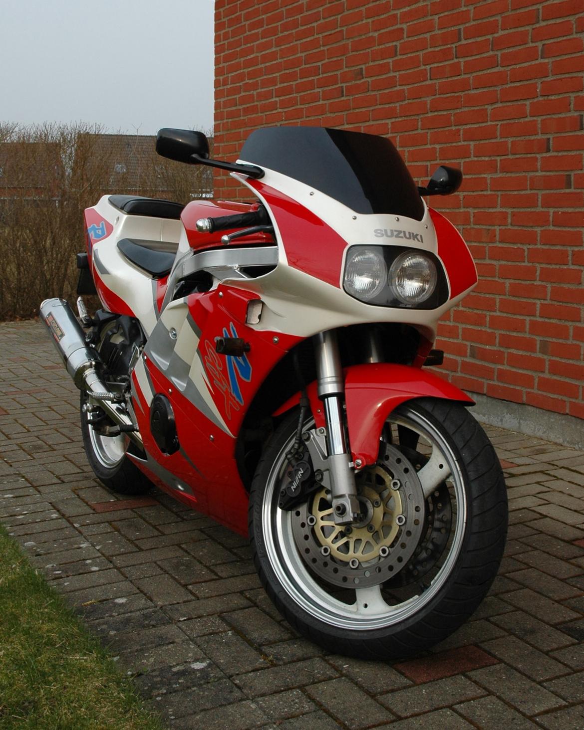 Suzuki GSXR-400 GK 76 A billede 2