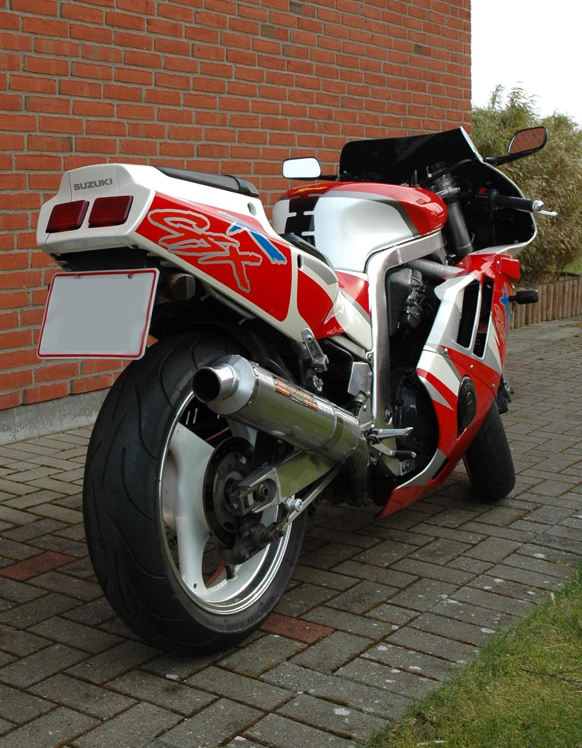 Suzuki GSXR-400 GK 76 A billede 3