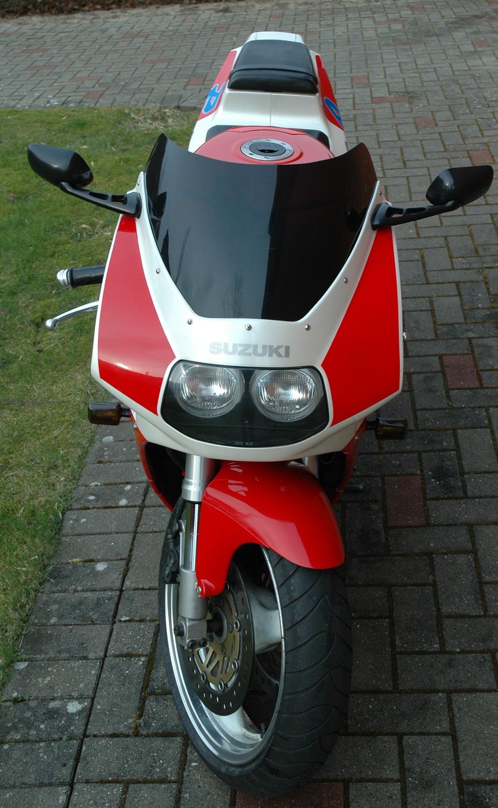 Suzuki GSXR-400 GK 76 A billede 4