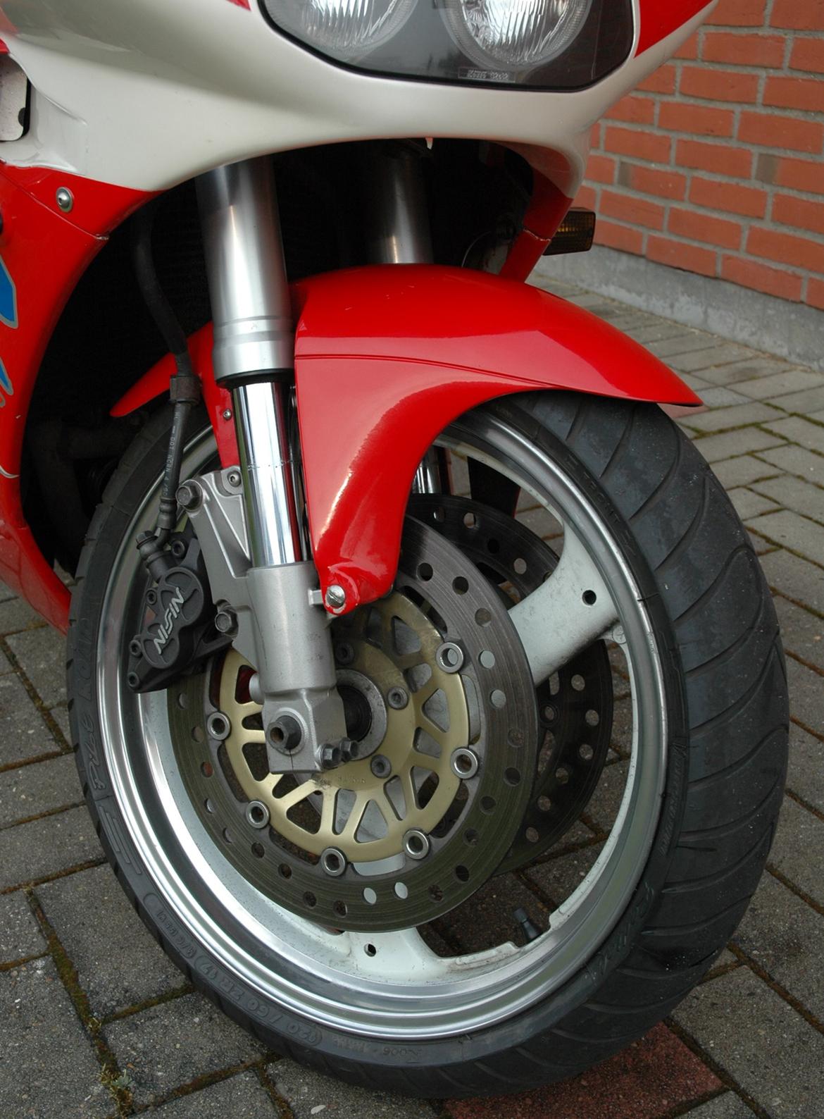 Suzuki GSXR-400 GK 76 A billede 6