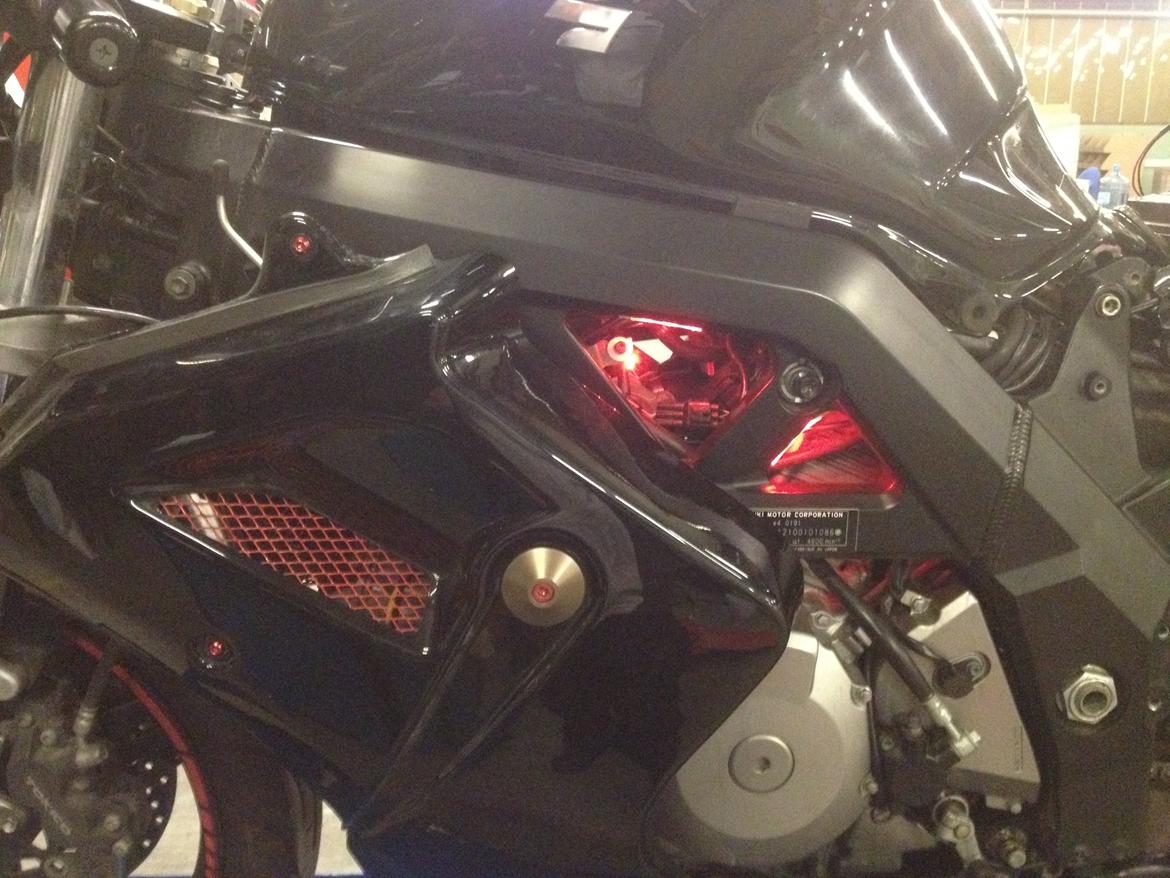 Suzuki SV1000S Limited Edition. - 34 Røde LED'er er monteret. billede 15