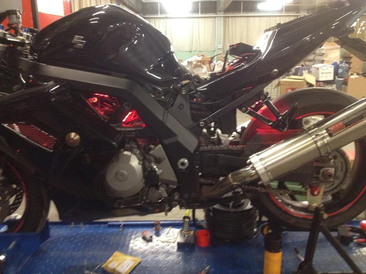 Suzuki SV1000S Limited Edition. - Ved af blive samlet efter vinterens ombygning. billede 13