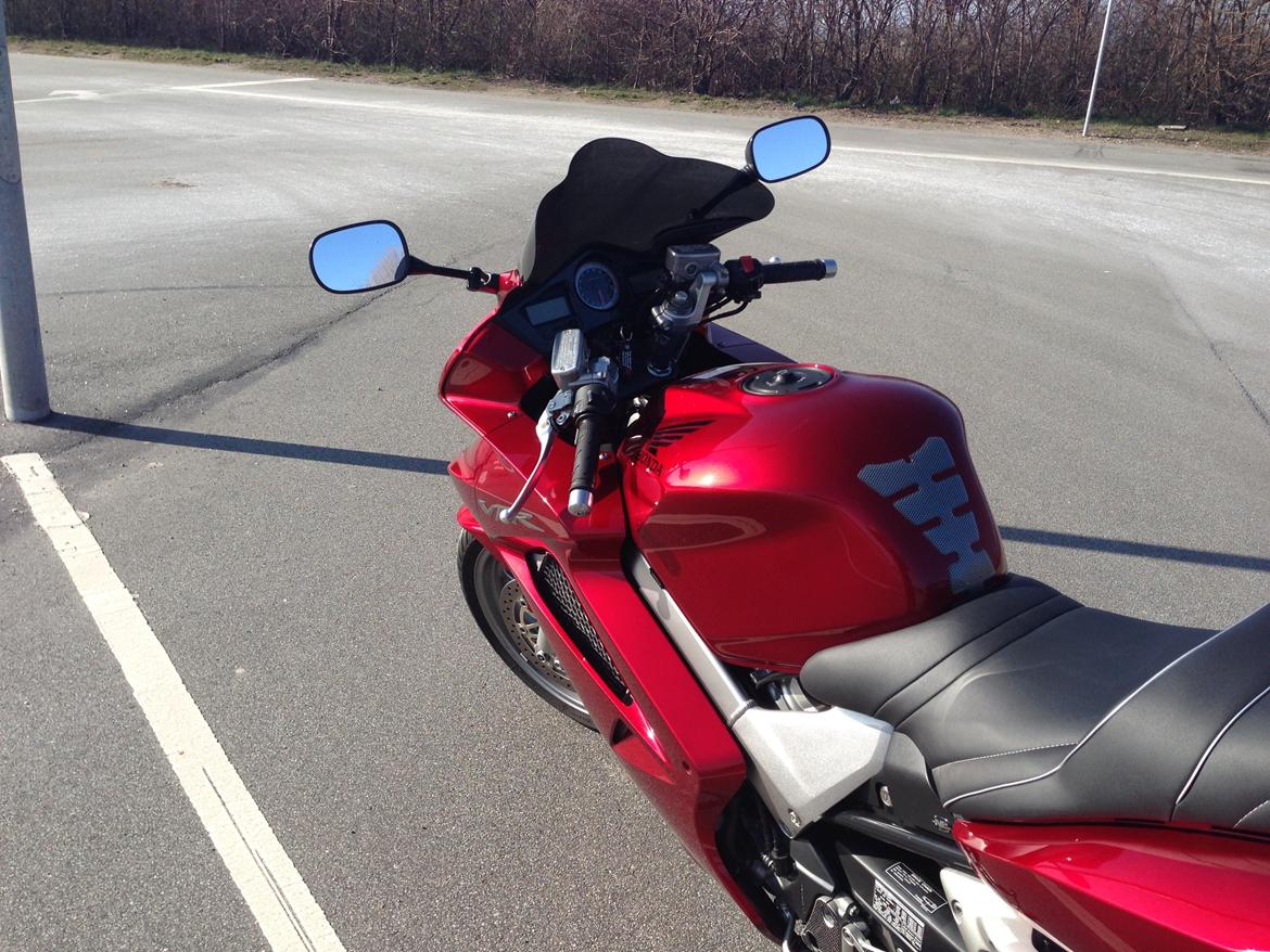 Honda VFR 800A billede 15