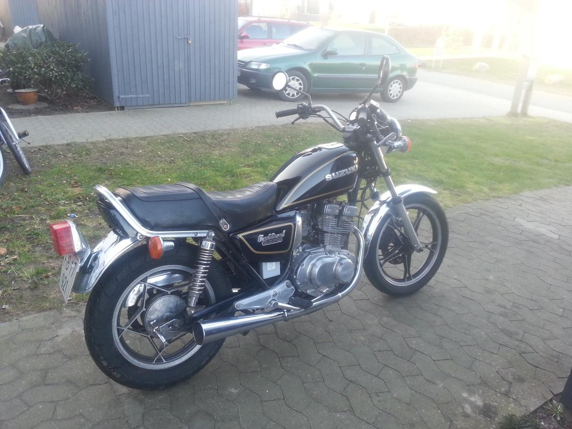 Suzuki gsx 250 traditionel billede 1