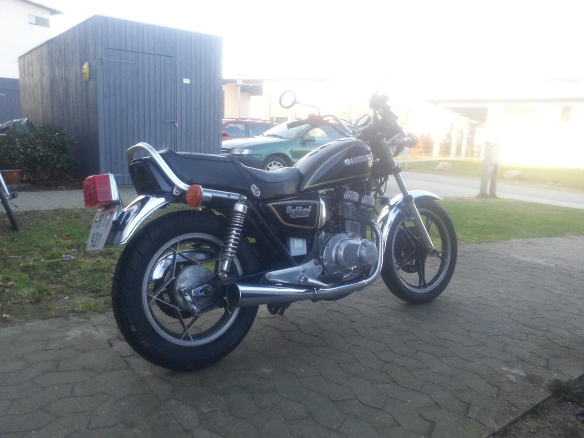 Suzuki gsx 250 traditionel billede 2