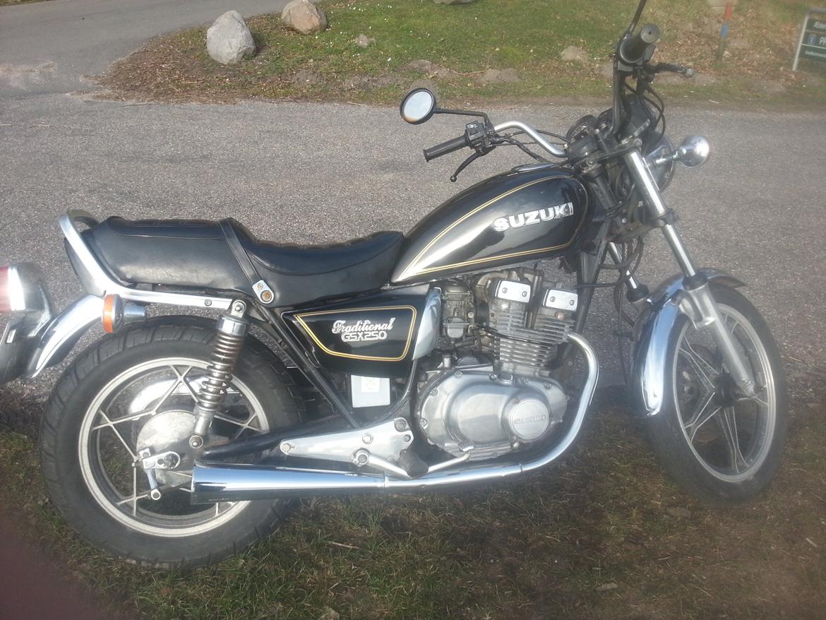Suzuki gsx 250 traditionel billede 4