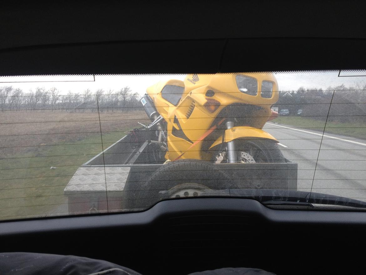 Honda VFR 750F billede 1