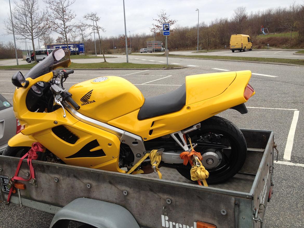 Honda VFR 750F billede 3