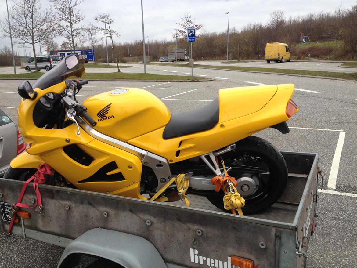 Honda VFR 750F billede 2