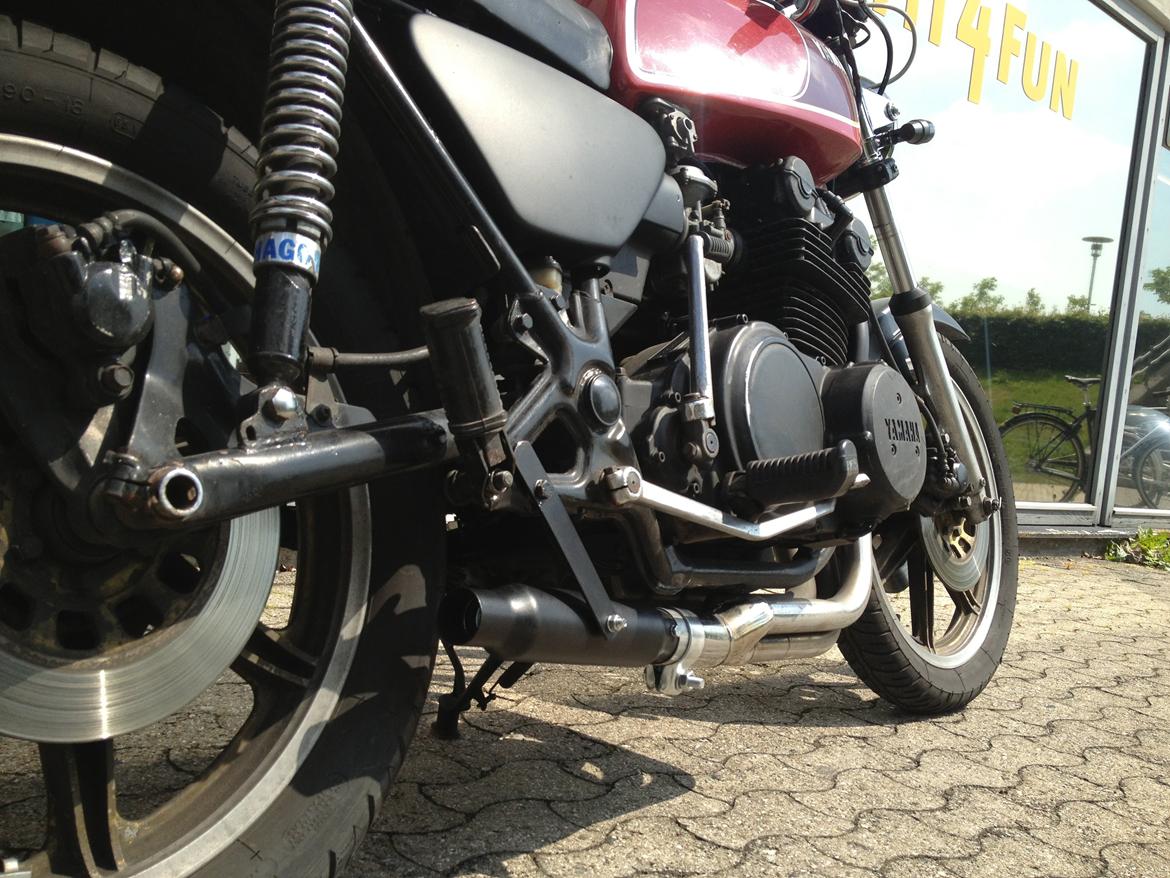 Yamaha XS 750-2D - Her blev "shorty" monteret. billede 31