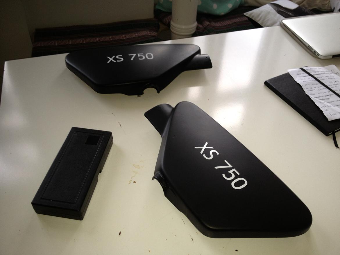 Yamaha XS 750-2D - Sideskjoldene fik lidt gejl. Gik ned til et skilt/print-firma og fik lavet xs 750 let og hurtigt. billede 23