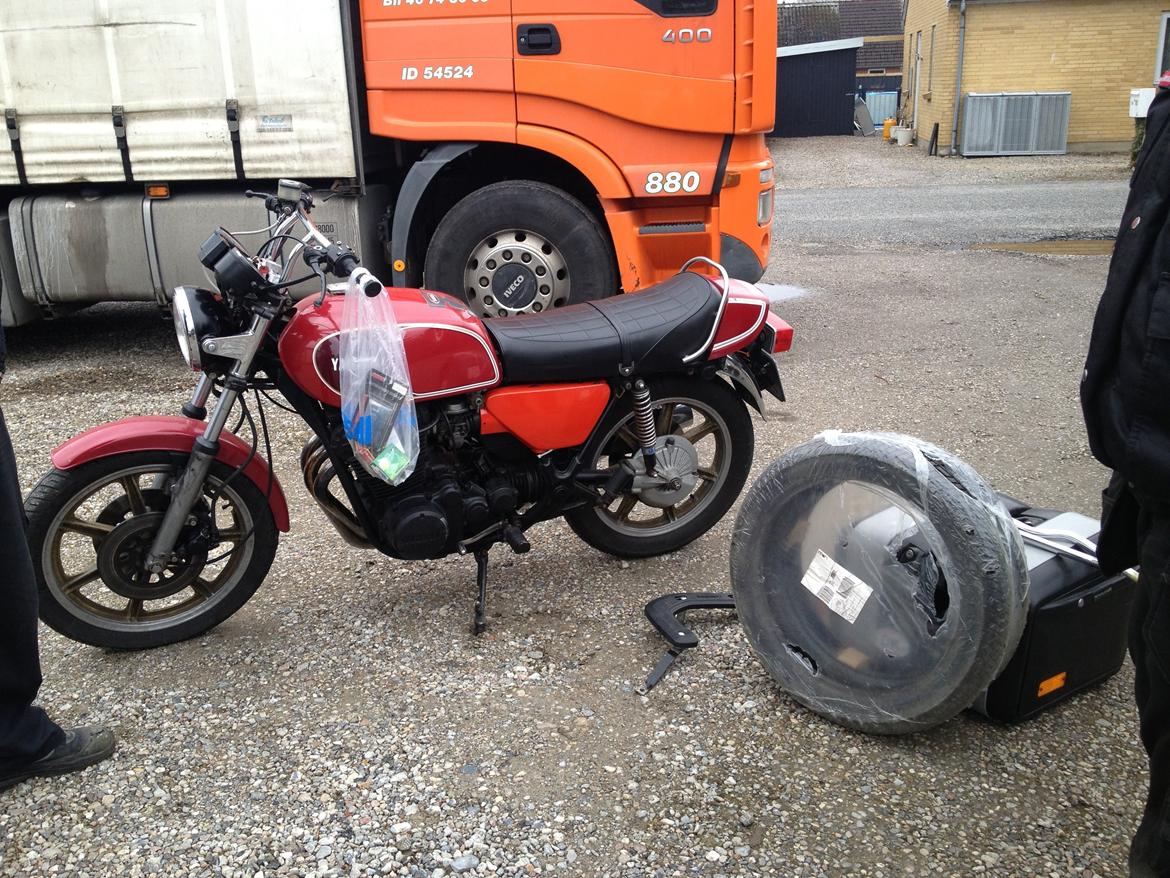 Yamaha XS 750-2D - Da jeg købte den for 15000. Fik tasker og nye dæk med.  billede 36