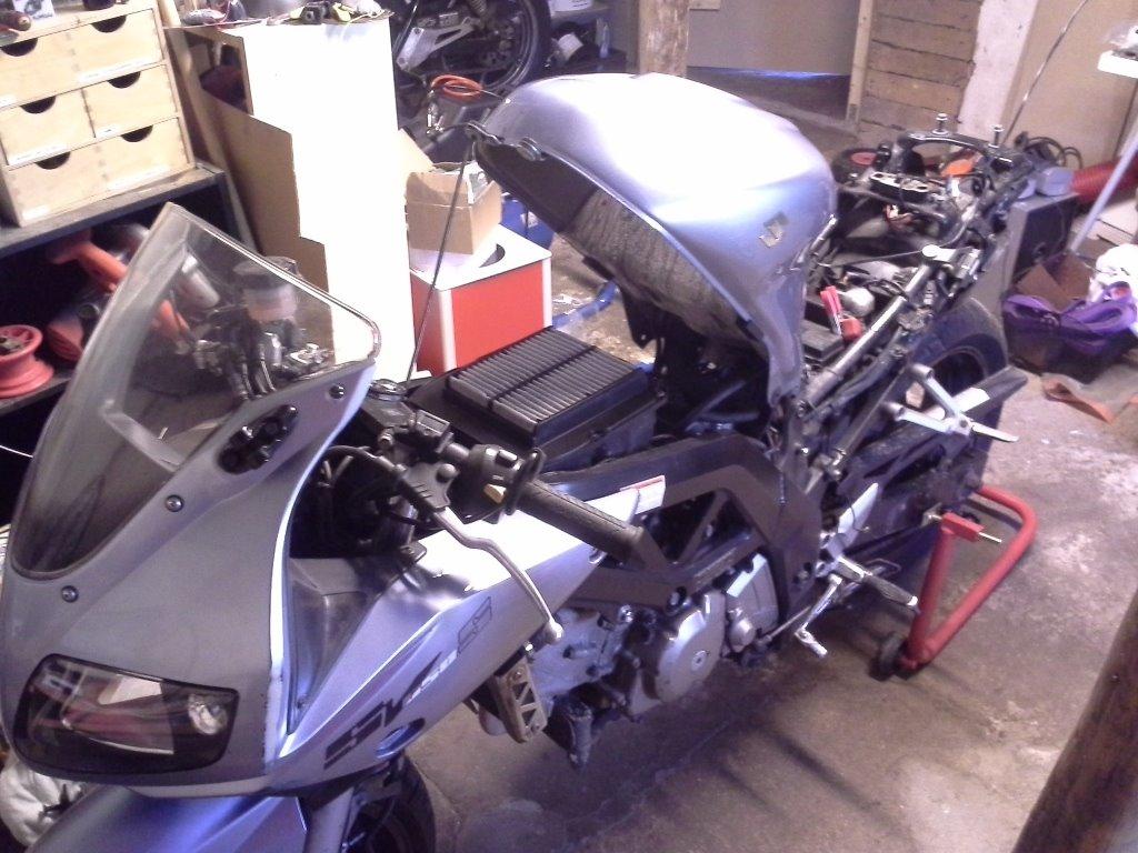 Suzuki SV 650 S K6 - Nu jeg er i gang var jeg nygerrig efter hvordan luftfilteret så ud. :-) billede 20