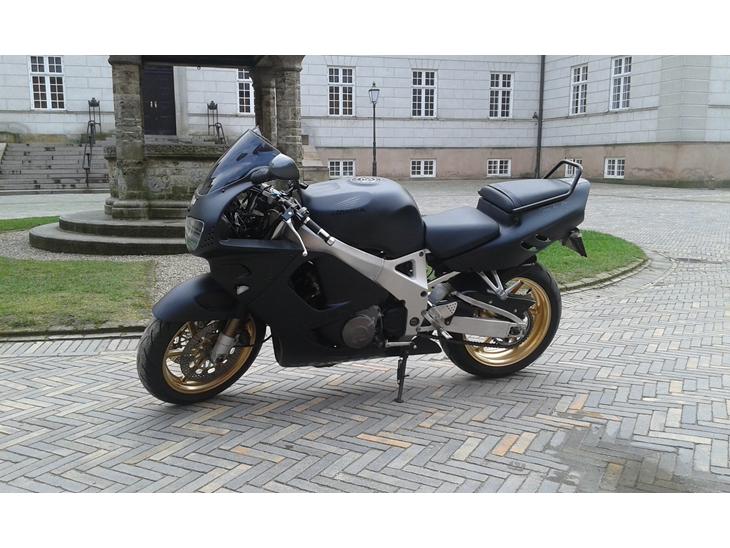 Honda CBR 900 RR Fireblade SC28 billede 1