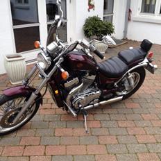 Suzuki Intruder 700