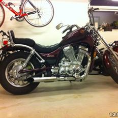 Suzuki Intruder 700