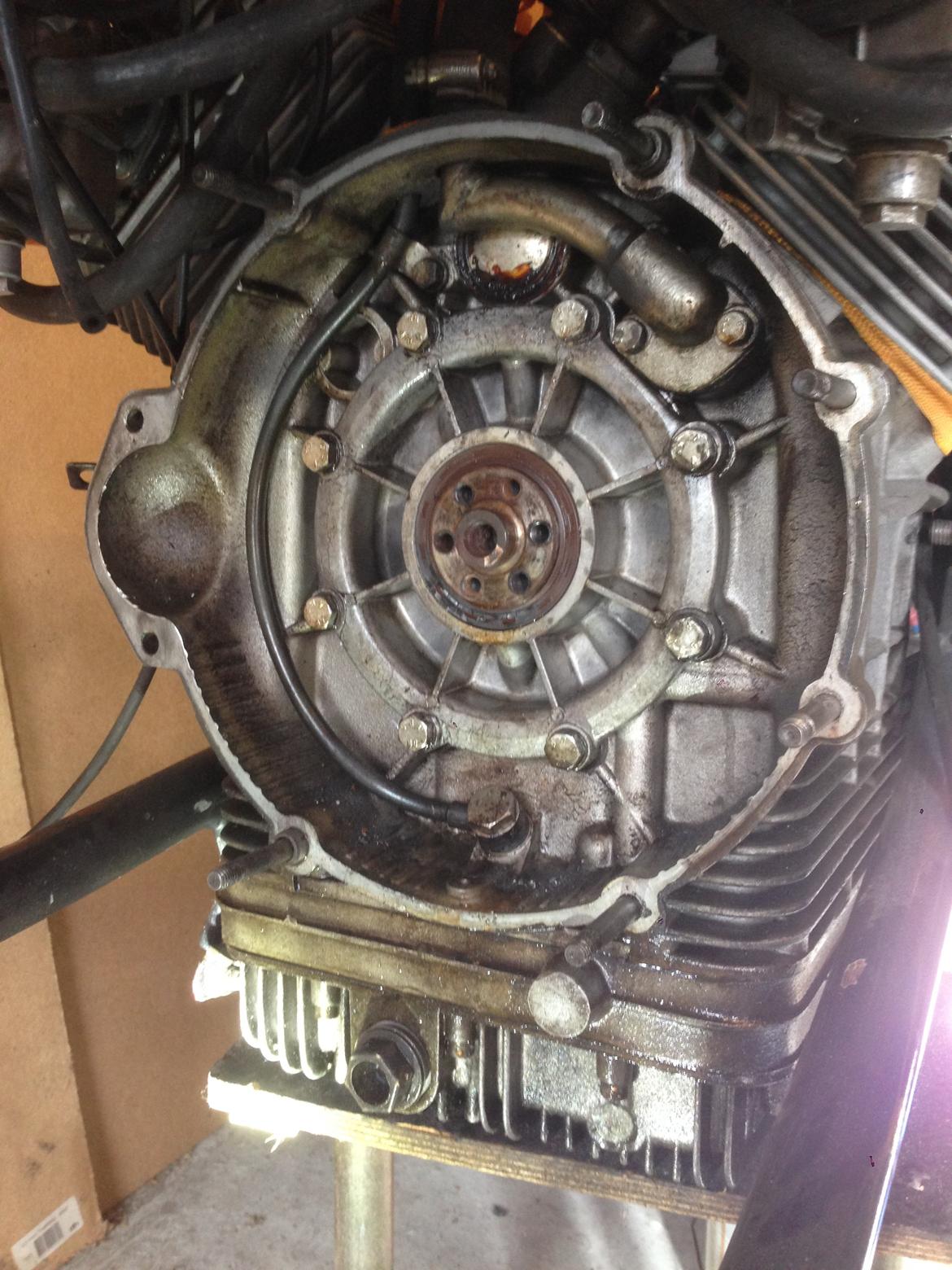 Moto Guzzi Le Mans - Tid til ny pakdåse og pakning mellem kobling og motor billede 11