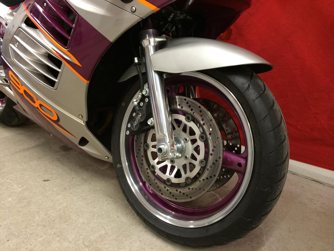 Suzuki RF900RS2 billede 2