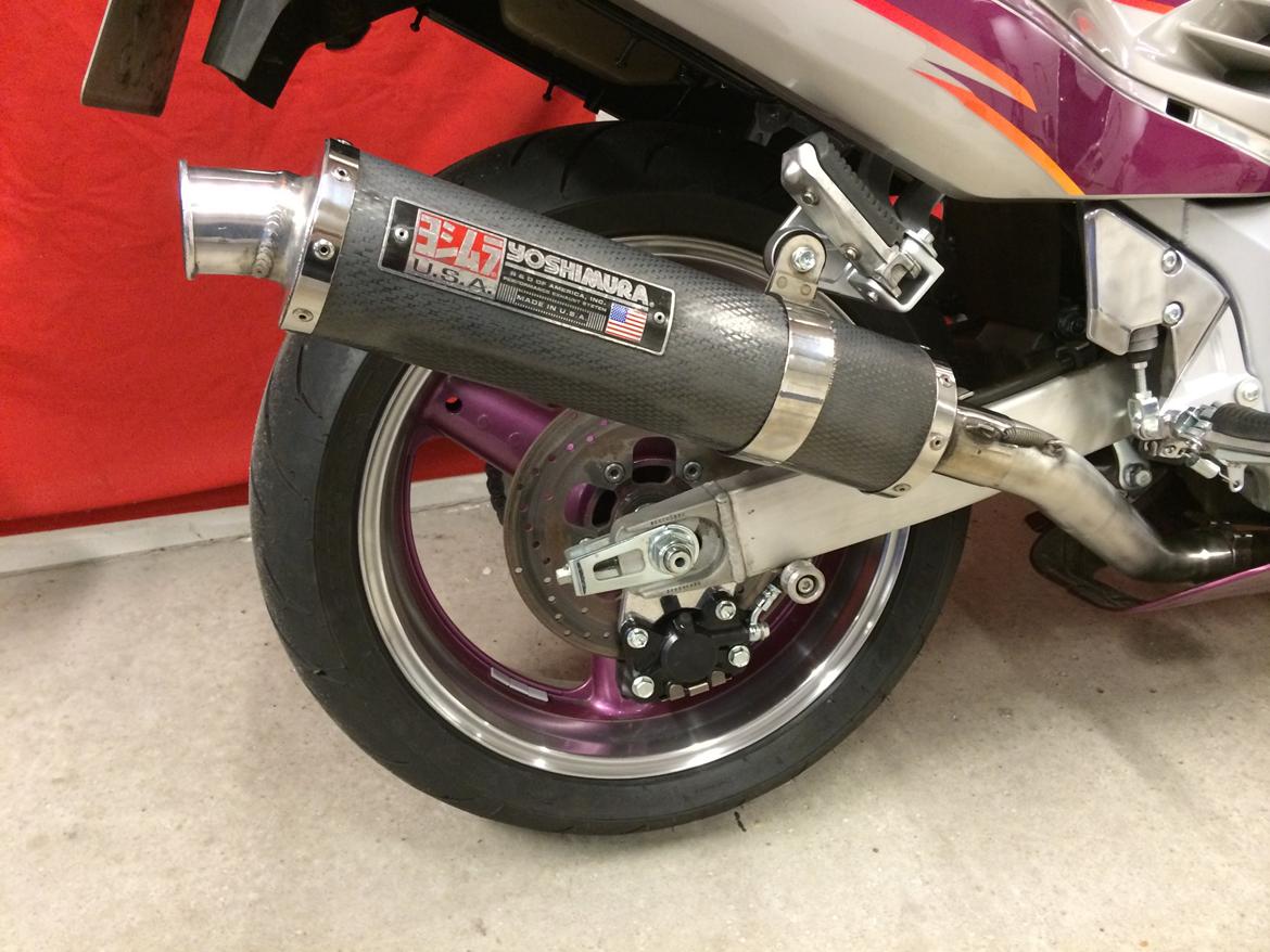 Suzuki RF900RS2 billede 3