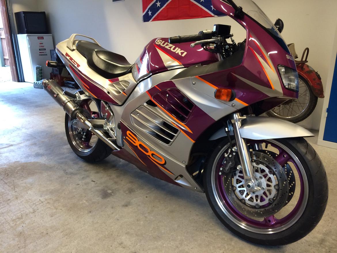 Suzuki RF900RS2 billede 4
