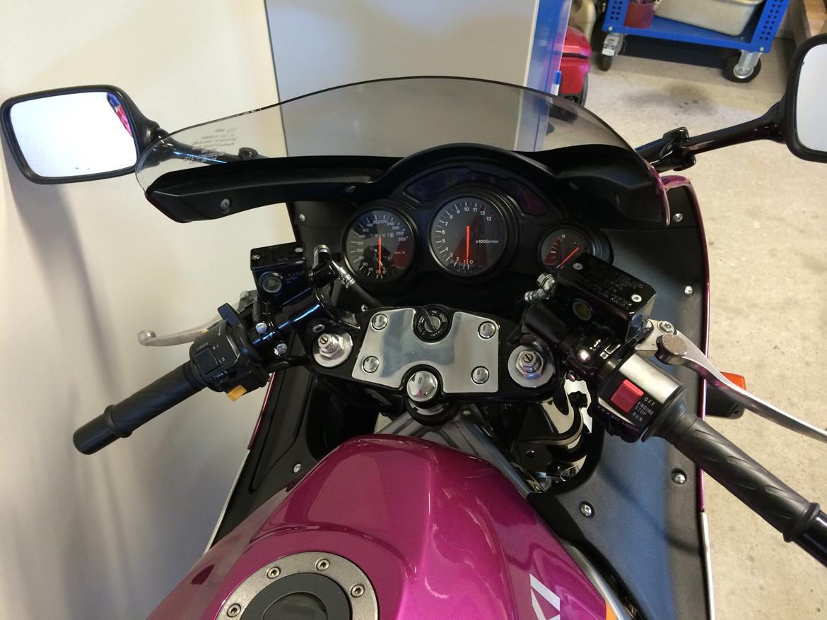 Suzuki RF900RS2 billede 5