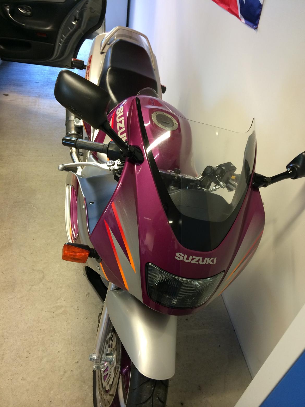 Suzuki RF900RS2 billede 6