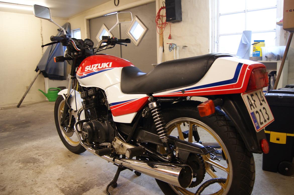 Suzuki gsx 400e Billeder af mcer Uploaded af nico V