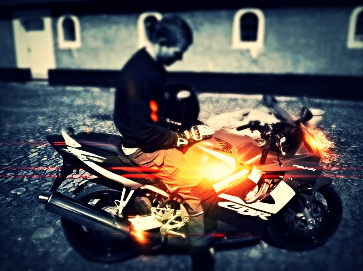 Honda CBR 600 F4i billede 1