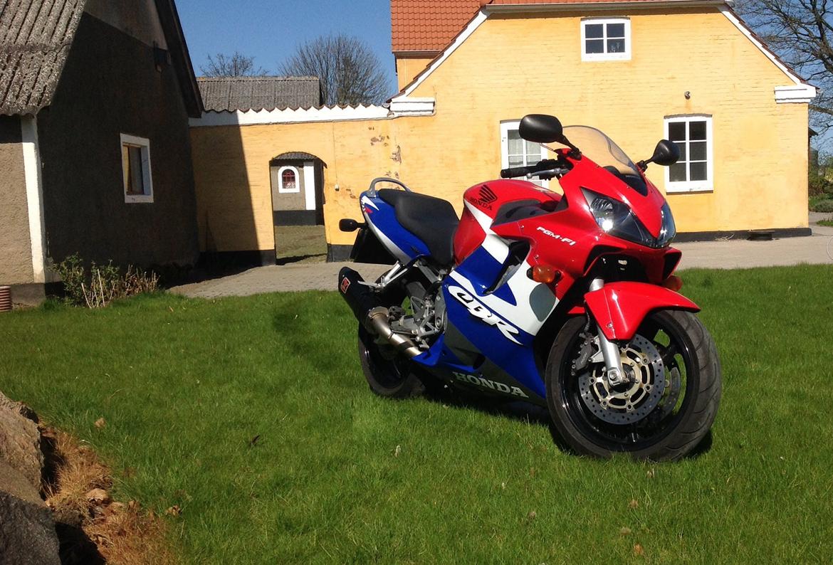 Honda CBR 600 F4i billede 2