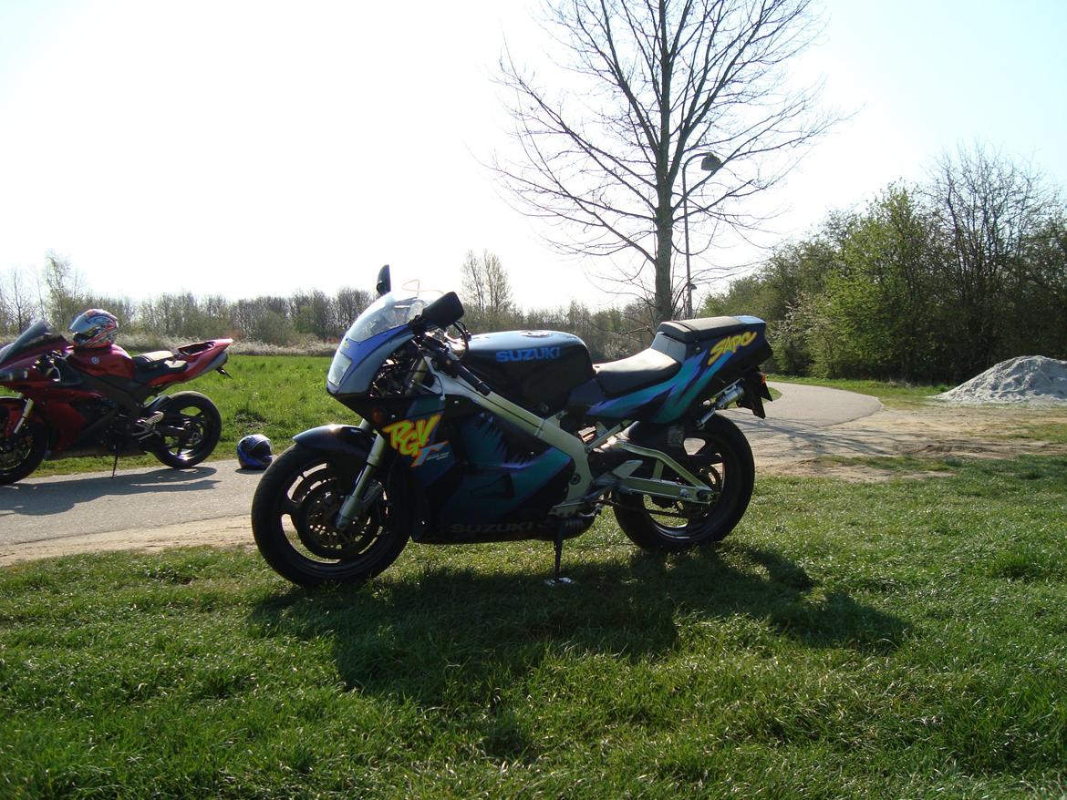 Suzuki RGV250 billede 6