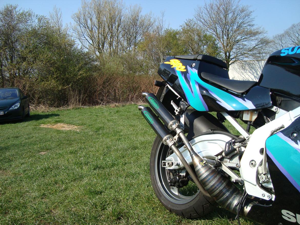 Suzuki RGV250 billede 8