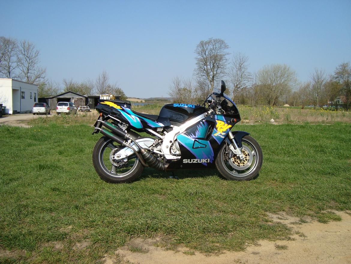 Suzuki RGV250 billede 2