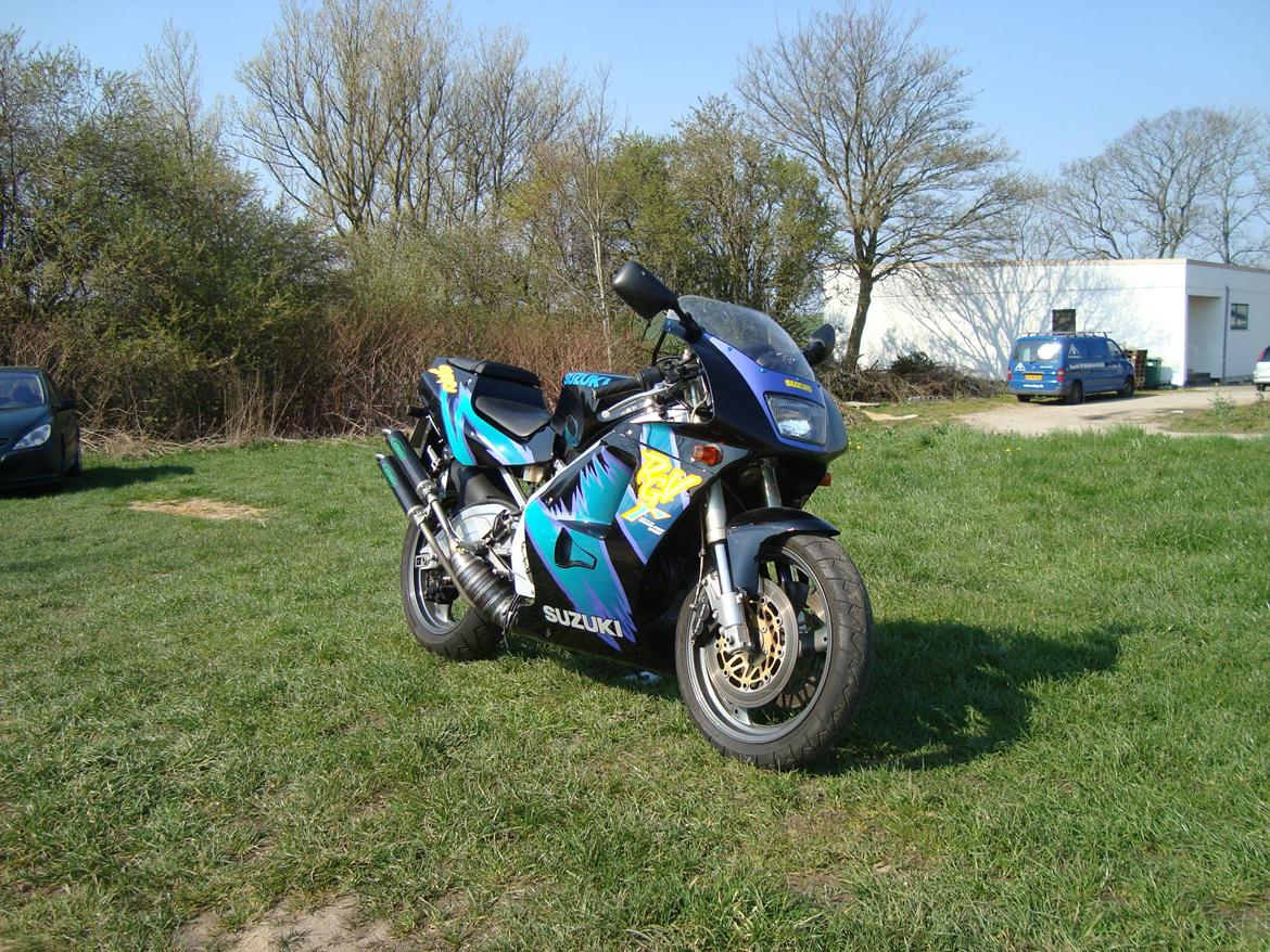 Suzuki RGV250 billede 1